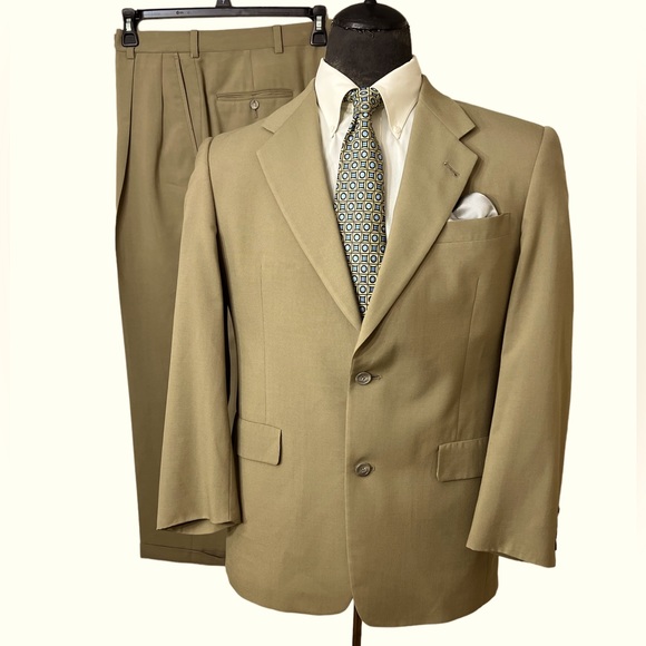 HART SCHAFFNER & MARX MENS 100% WOOL DRESS SUIT. MADE FOR FOLEYS CLOTHIN… - Picture 2 of 11